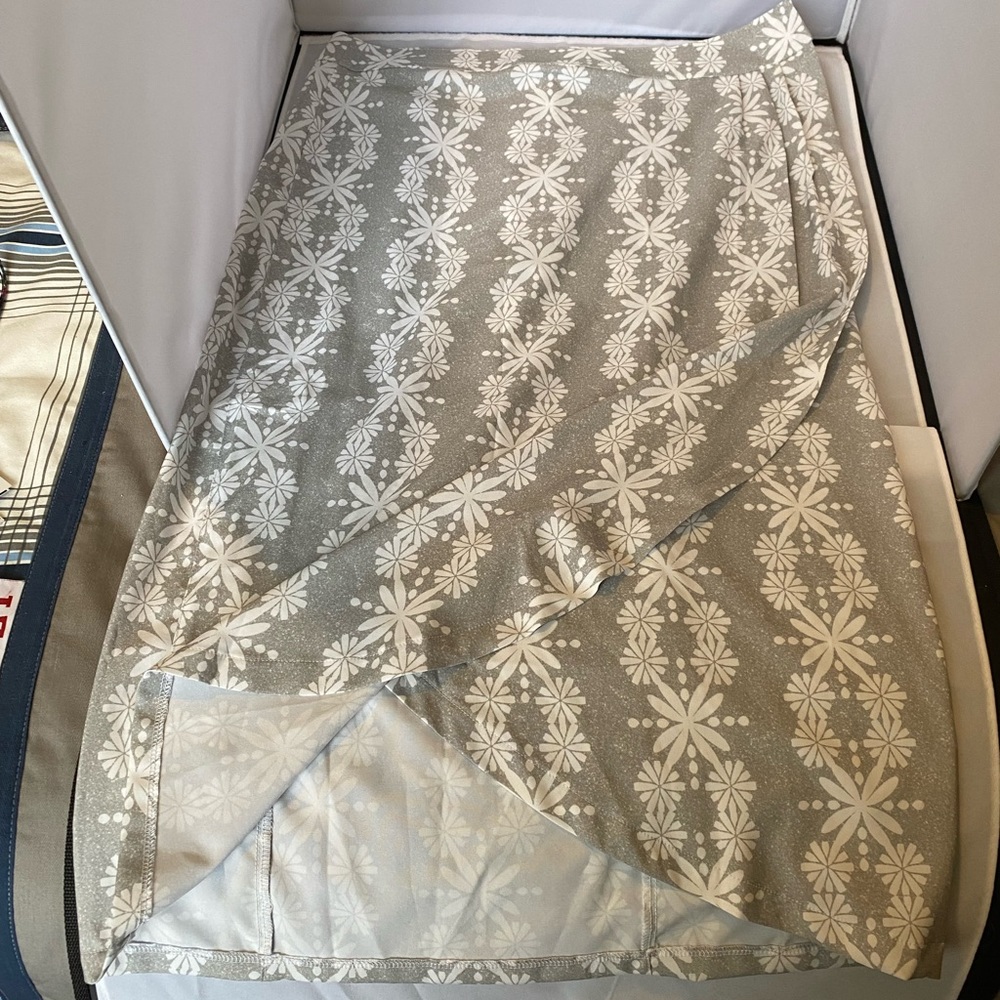 Ripskirt size medium